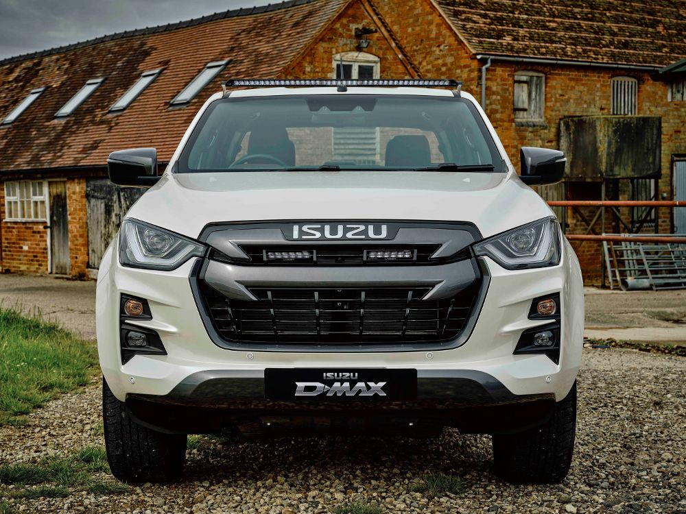 Isuzu D-Max (2021+) - Linear-6 Grille Mount Kit