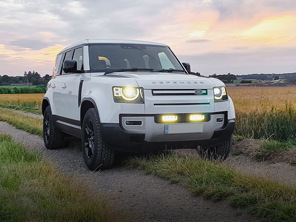 Land Rover Defender (2020+) system montażu w fabrycznym grillu - Triple-R 750