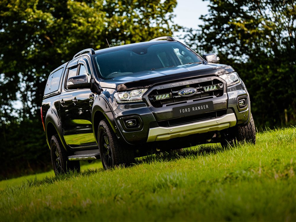 Ford Ranger (2019-2022) system montażu w fabrycznym grillu