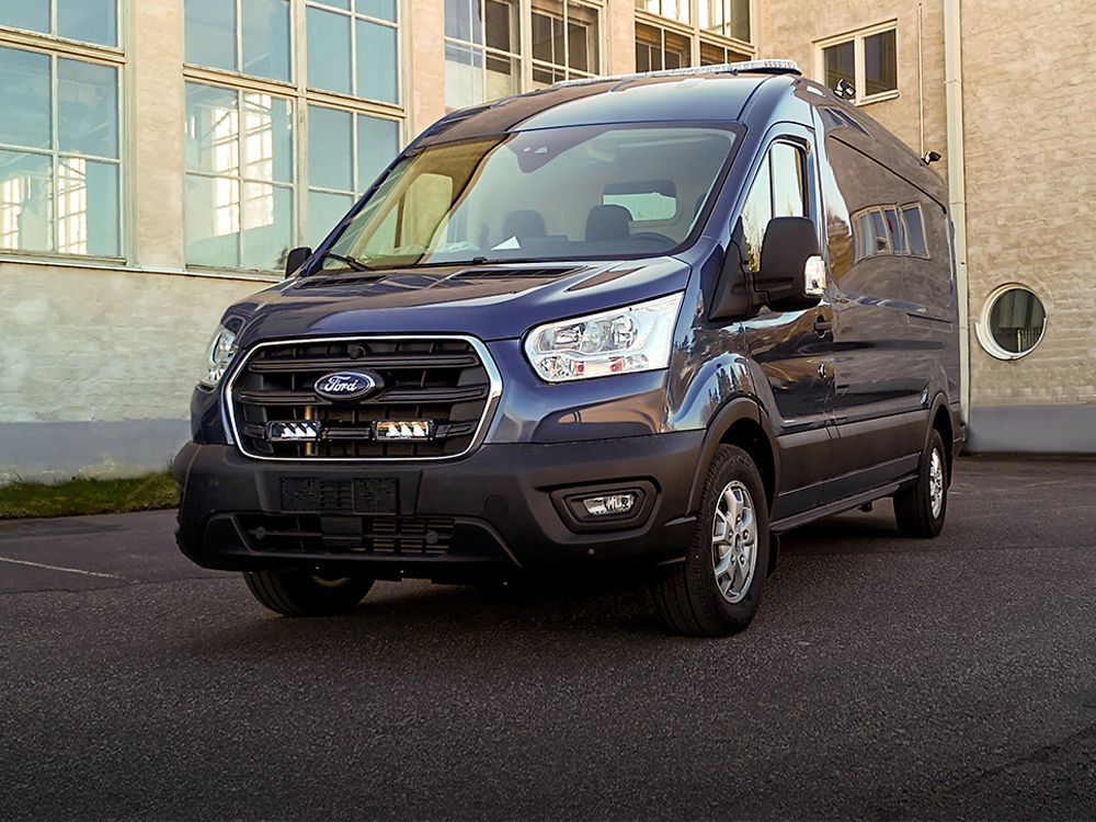 Ford Transit (2019+) system montażu w fabrycznym grillu