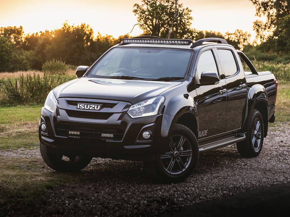 Isuzu D-Max (2017+) Kattoasennussarja (kattokaiteilla)