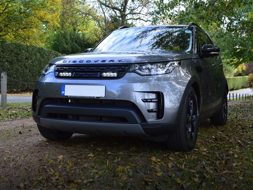 Land Rover Discovery 5 (2017-2020) system montażu w fabrycznym grillu