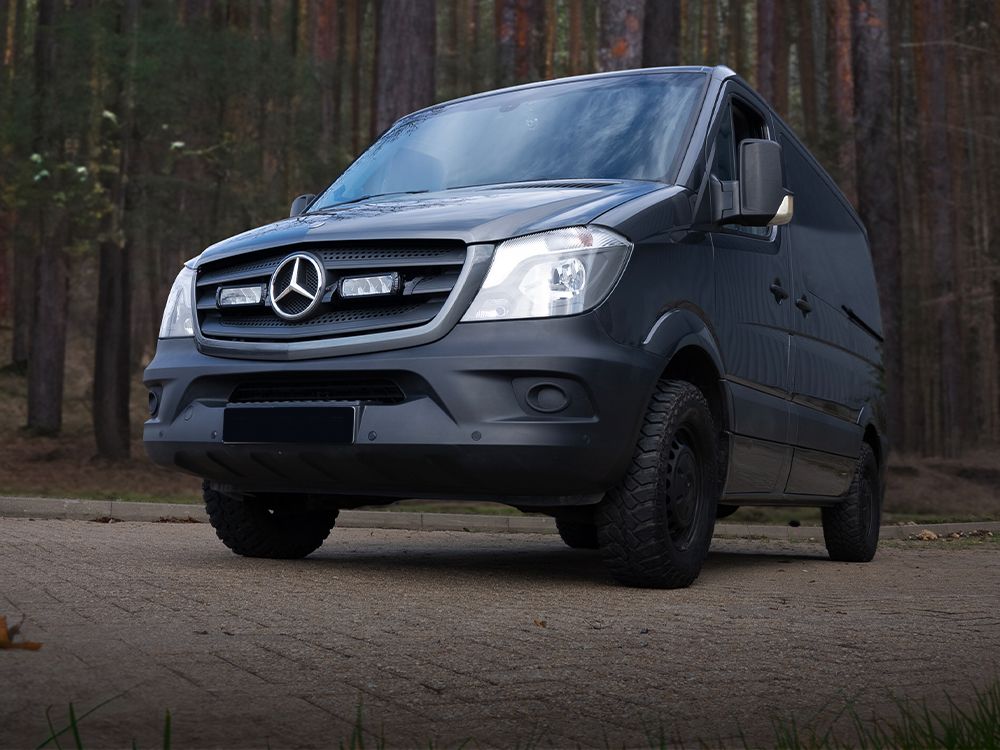 Mercedes Sprinter (2013-2017) - system montażu w fabrycznym grillu