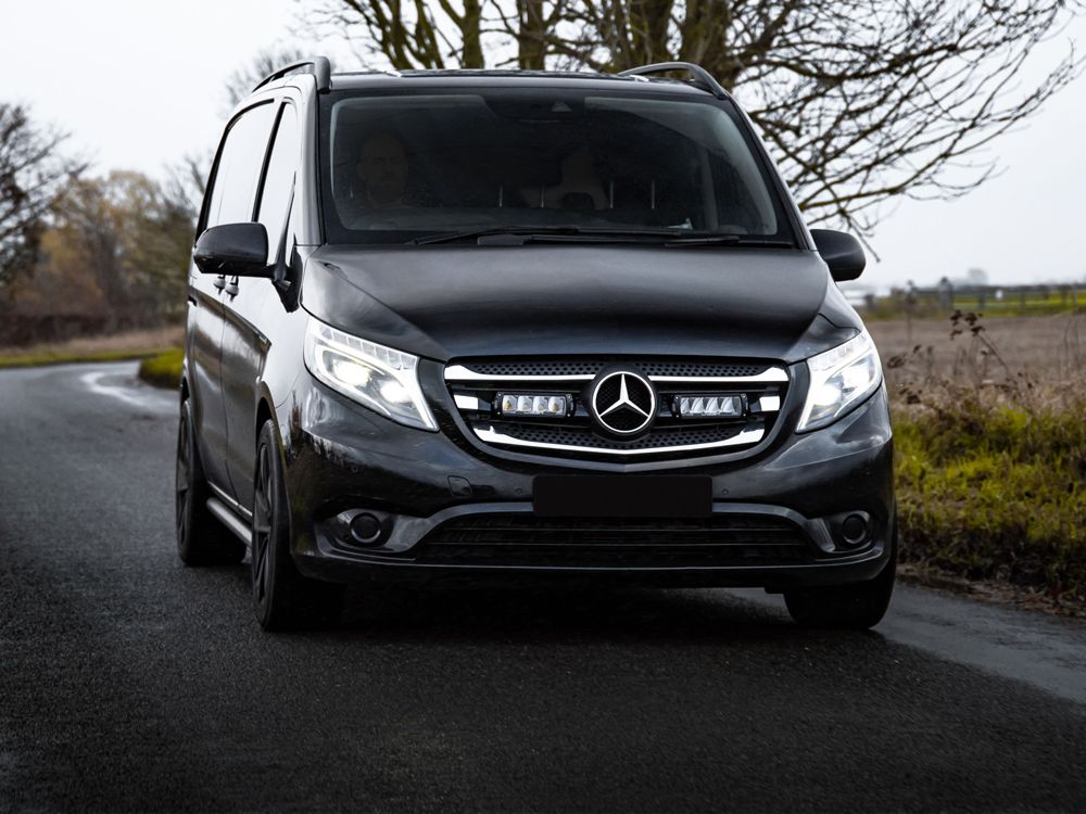 Mercedes Vito (2014-2019) system montażu w fabrycznym grillu