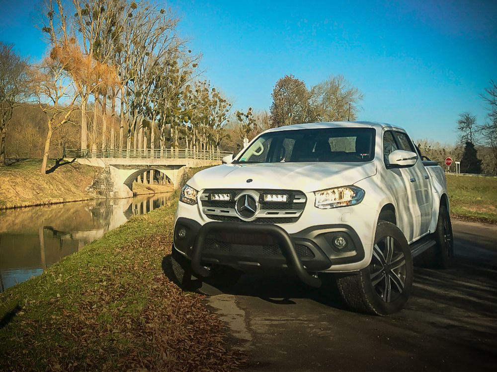 Mercedes X-Class (2017+) system montażu w fabrycznym grillu