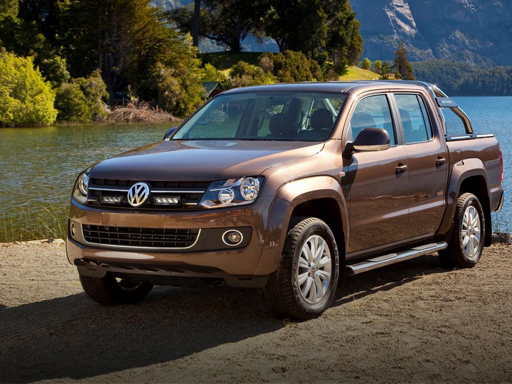 VW Amarok (2011-2015) system montażu w fabrycznym grillu