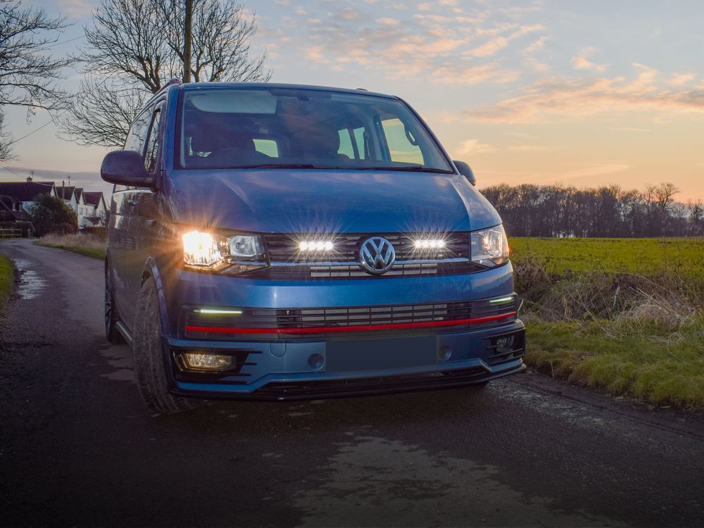 VW T6 Highline system montażu w fabrycznym grillu - ST4 Evolution