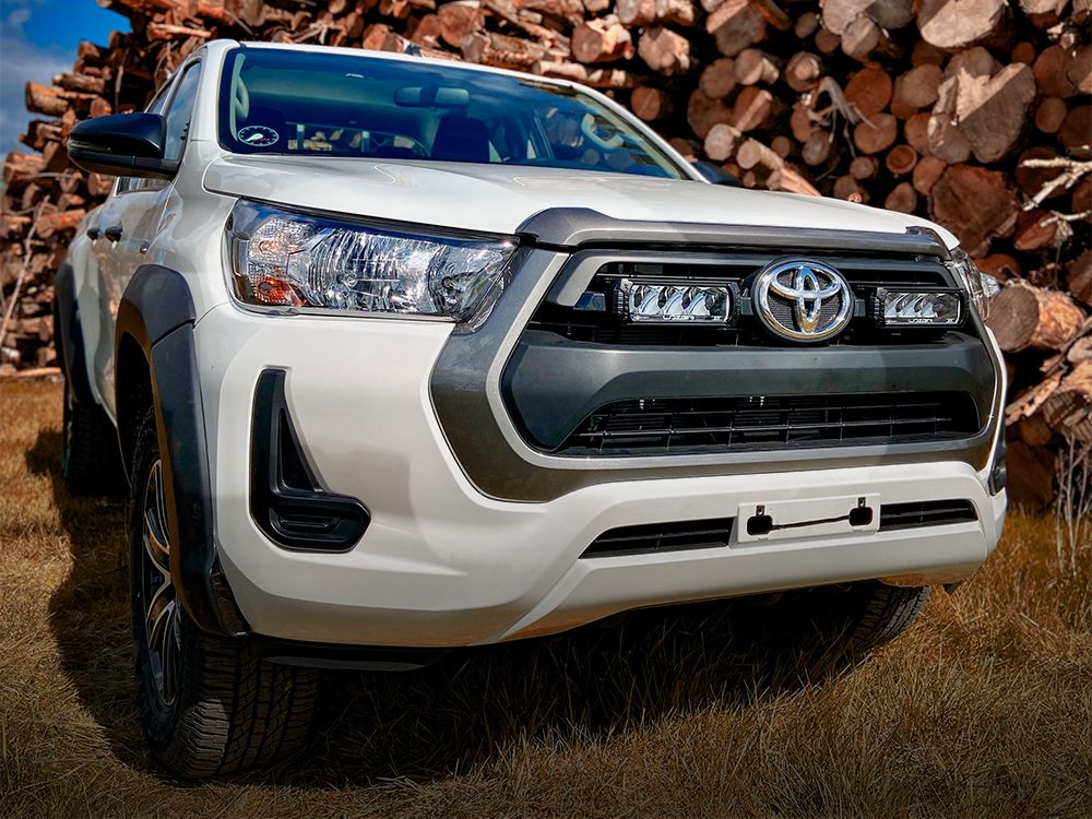 Toyota Hilux (2021+) system montażu w fabrycznym grillu - Triple-R 750