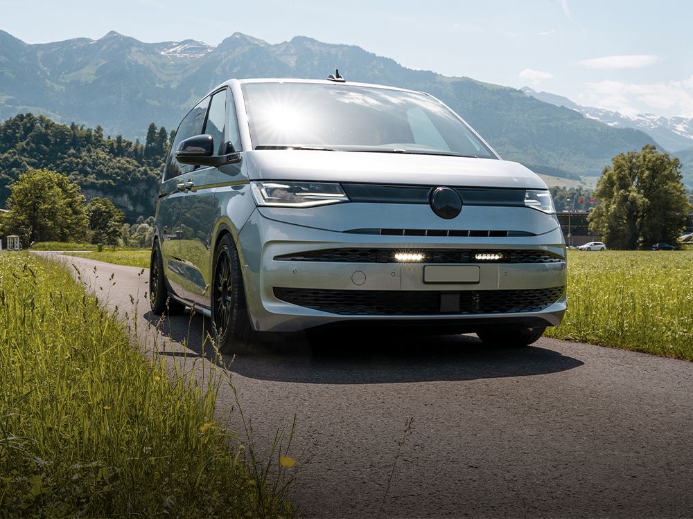 VW T7 system montażu w fabrycznym grillu