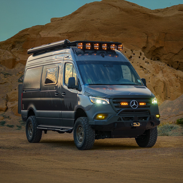 Kompatibel mit dem NEUEN carbon-2 — straßenzugelassene Fernscheinwerfer mit Offroad-Abblendmodus.